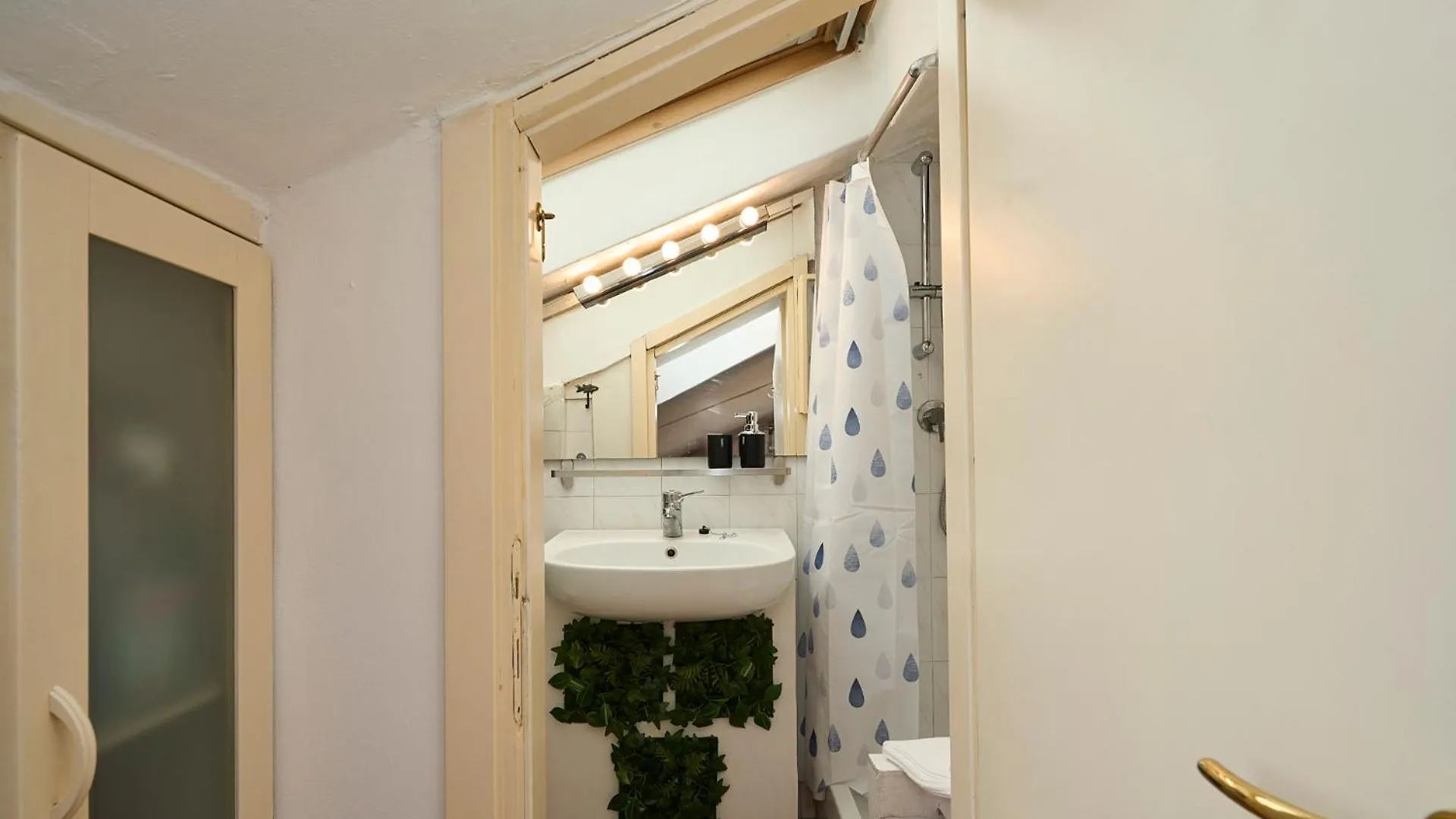 ミラノCozy House - 20 Minutes Walk From Duomo-Navigliアパートメント ミラノ